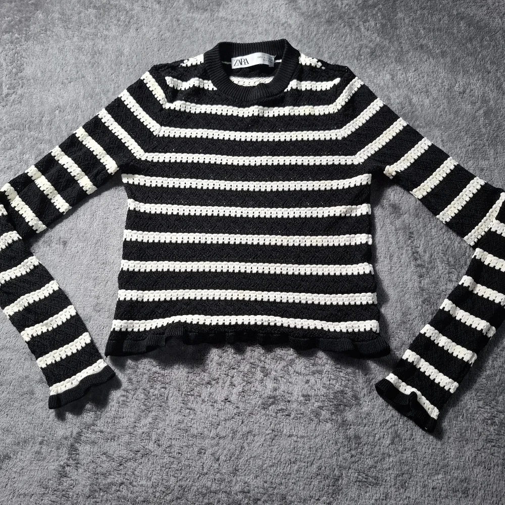 ZARA Black White Knitted Striped Cropped Long Sleeve Jumper, Size S